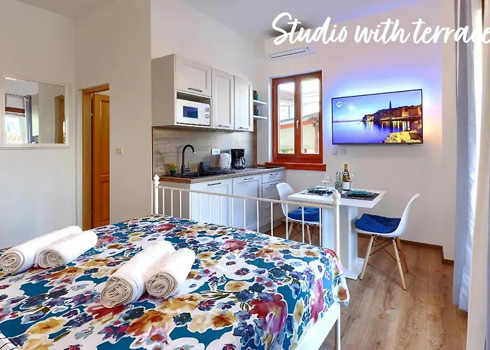 Notte Sul Porto רוביני